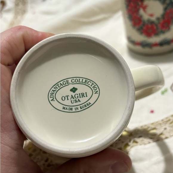 Otagiri Red and Green Holiday Decor Mugs set of 2 - Picture 6 of 8